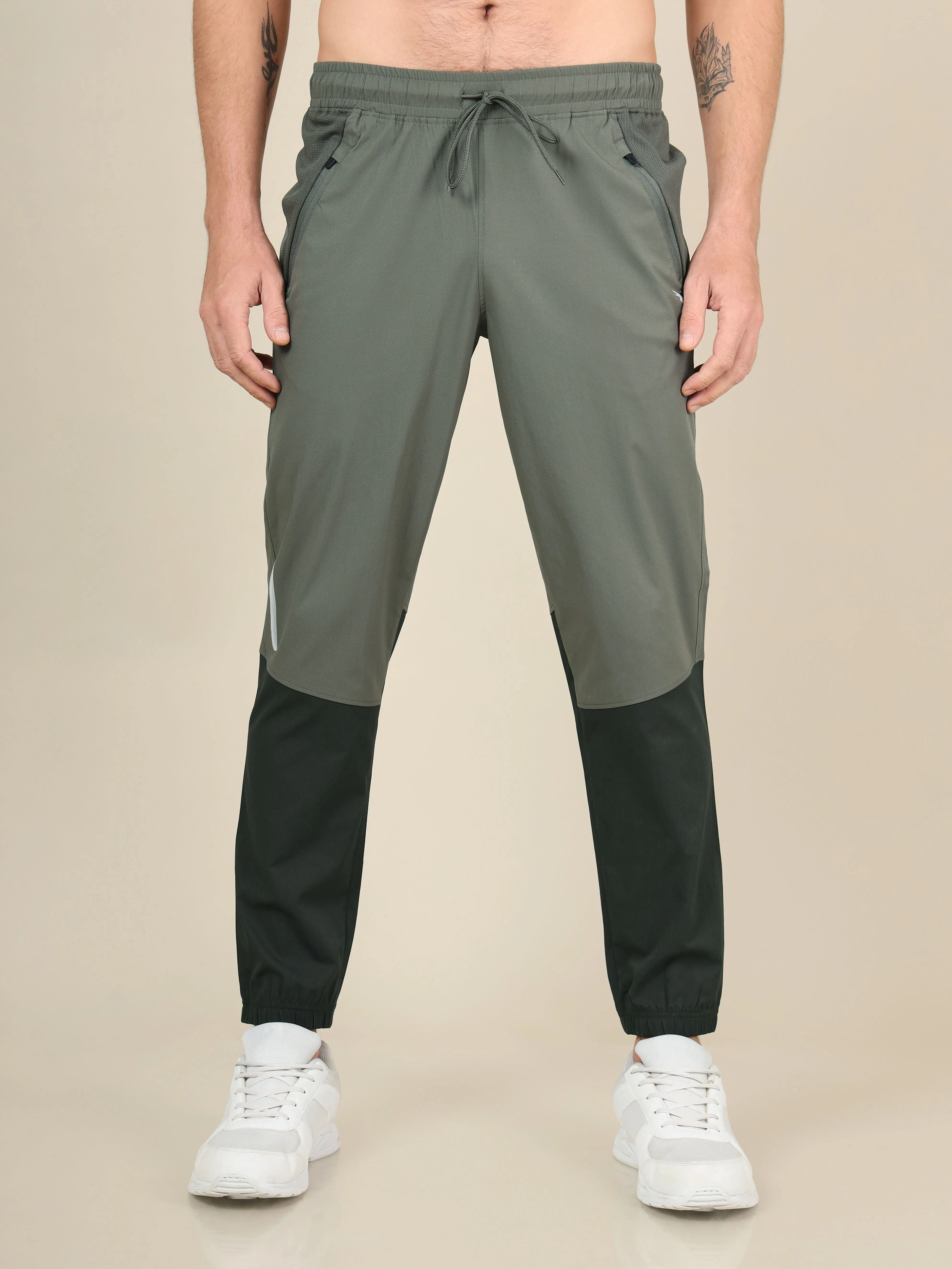 Men Colorblock Slim Fit Joggers with TECHNOLITE STRETCH