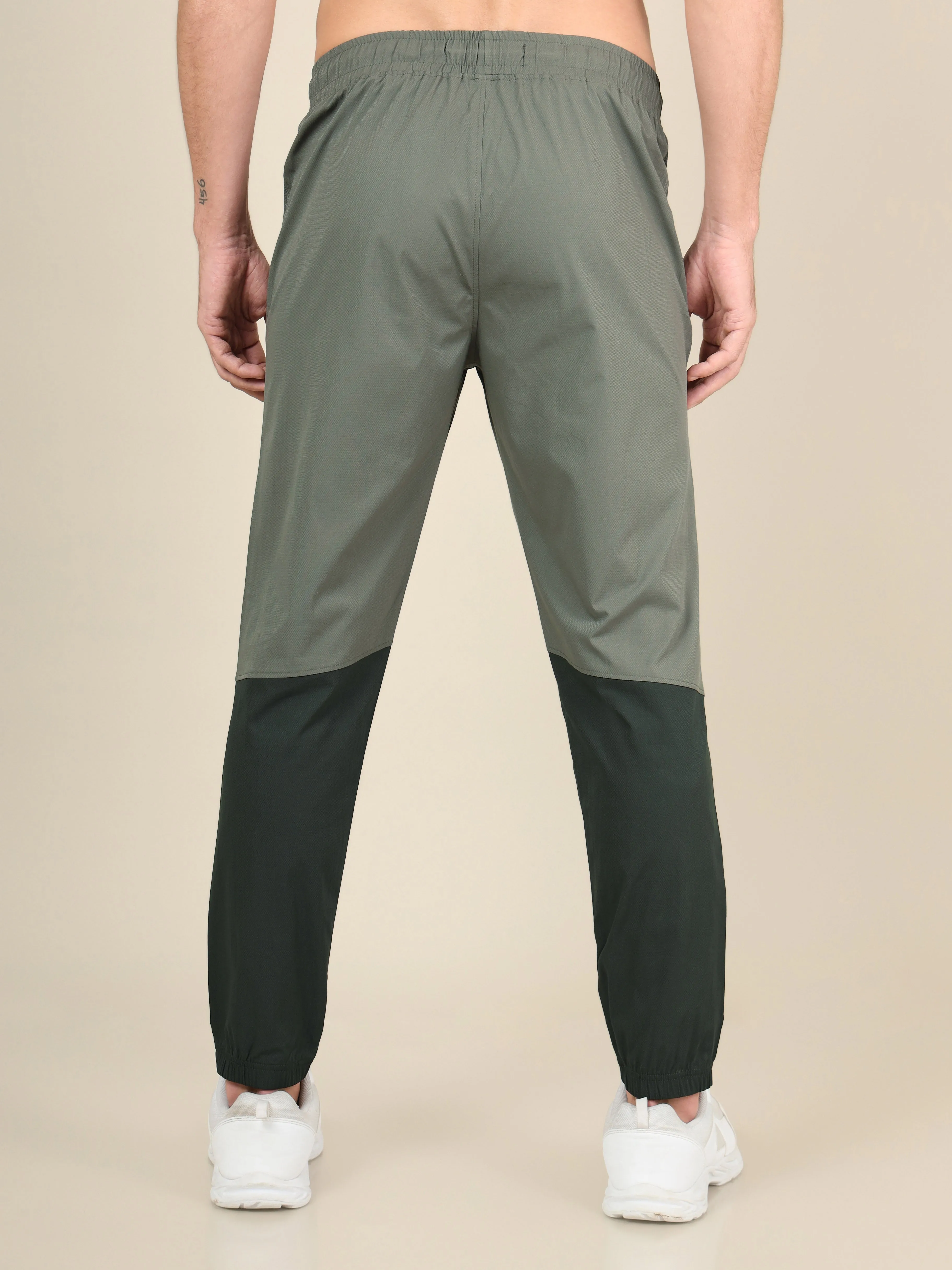 Men Colorblock Slim Fit Joggers with TECHNOLITE STRETCH